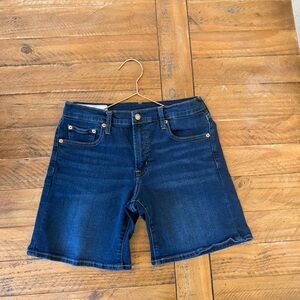 GAP Navy Blue 5 inch mid rise Girlfriend Shorts